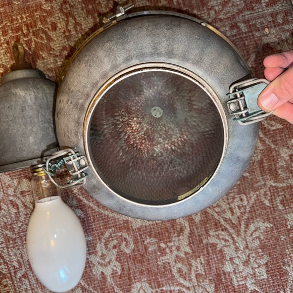 Vtg 1950’s LM Holophane GUMBALL STREET LIGHT Industrial Prismatic Acorn Fixture - Picture 9 of 14